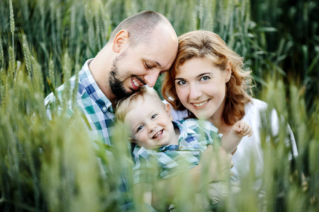 Schöne Fotografie mit Familie an der Ostsee mit Mazelle Photography Fotostudio® auf der Insel Ruegen