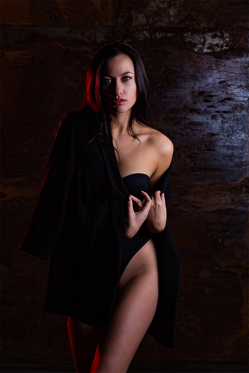 Aktfotografie mit dem Mazelle Kreativ Studio, egal ob es sich um Vollakt, Teilakt, erotische Fotografie und / oder Dessousfotografie handelt.