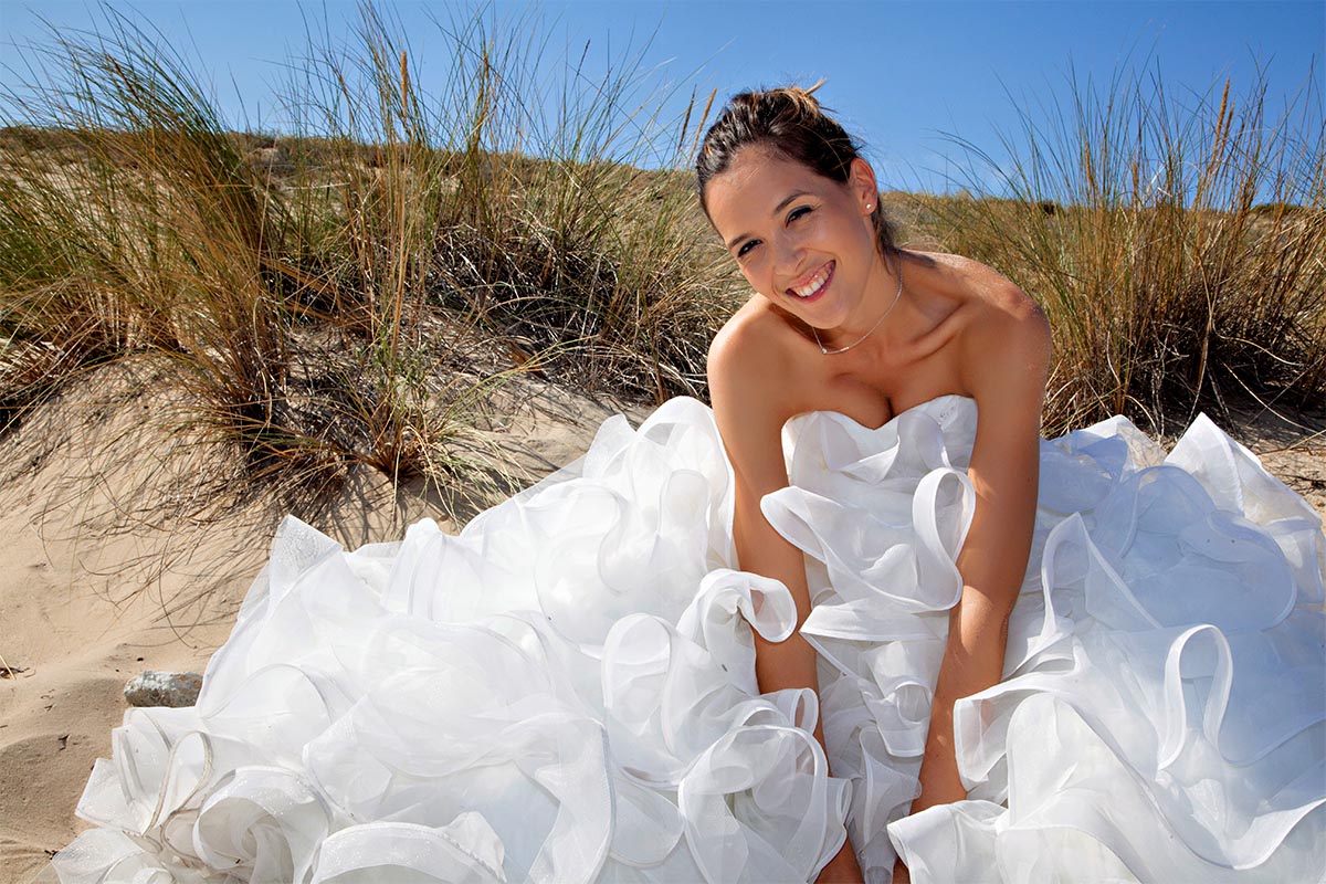 Hochzeitsfotografie - Braut in den Dünen auf der Insel Rügen mit Mazelle Photography Fotostudio®