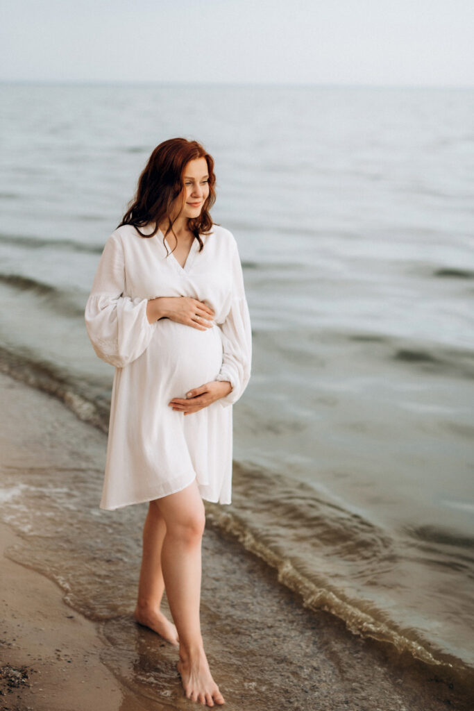 Schwangerschaftsshooting an der Ostsee-Fotograf für Schwangerschaftsfotos auf der Insel Rügen Mazelle Photography Fotostudio®