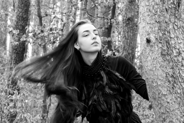 … Black & White Portrait Photography.  Model: @_dark_feminine_  Wenn Du mit uns ein fotografisches Abenteuer erleben möchtest, nimm bitte Kontakt mit uns auf.
Im Leben bereut man nur Dinge, 
die man nicht getan hat …